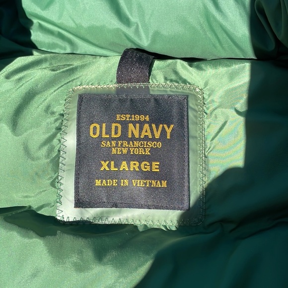 VTG Old Navy men’s polyester down filled vest with zipper and button closure XL - Picture 7 of 10